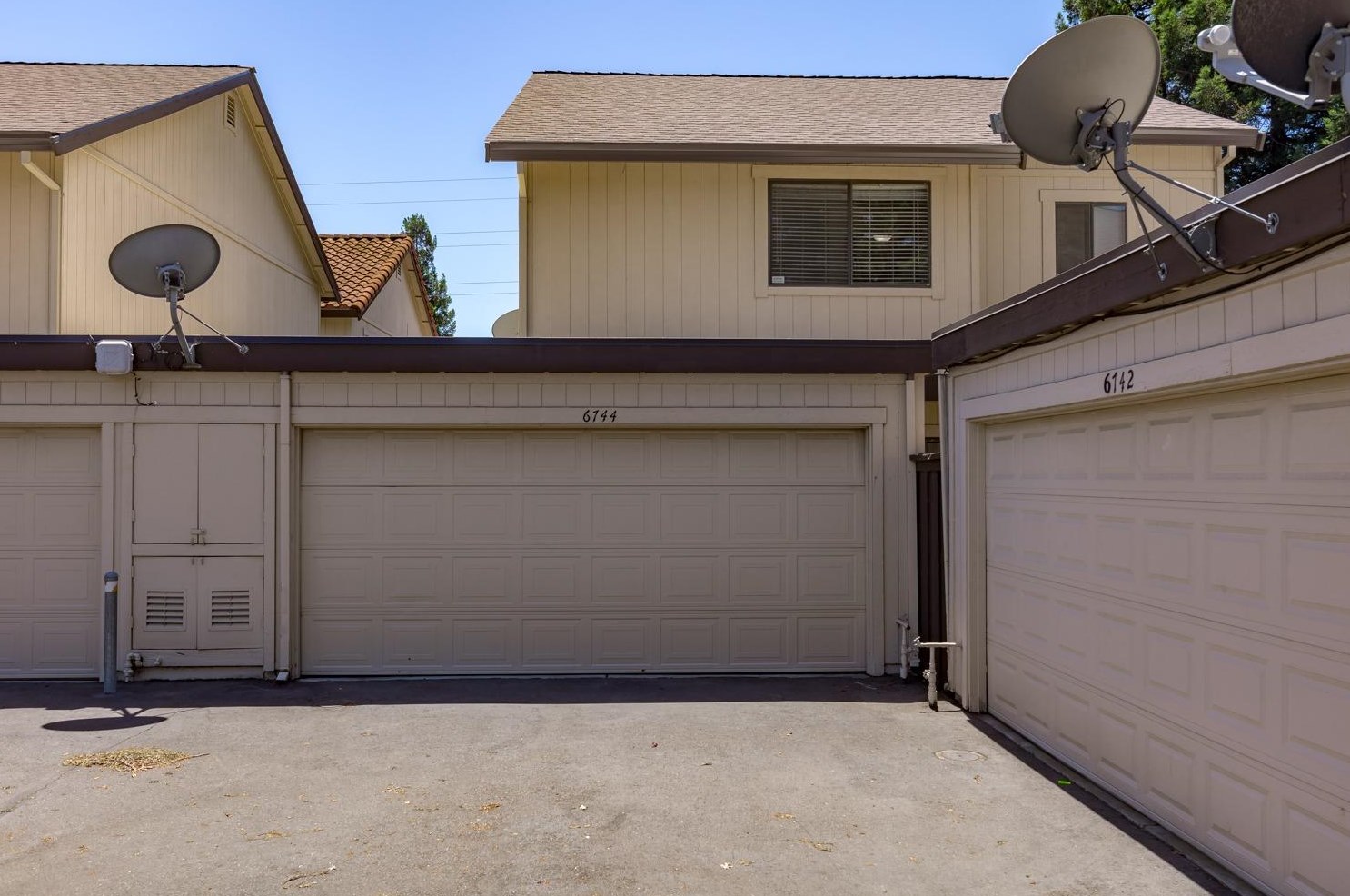 6744 Calvine Rd, Sacramento, CA 95823-6100