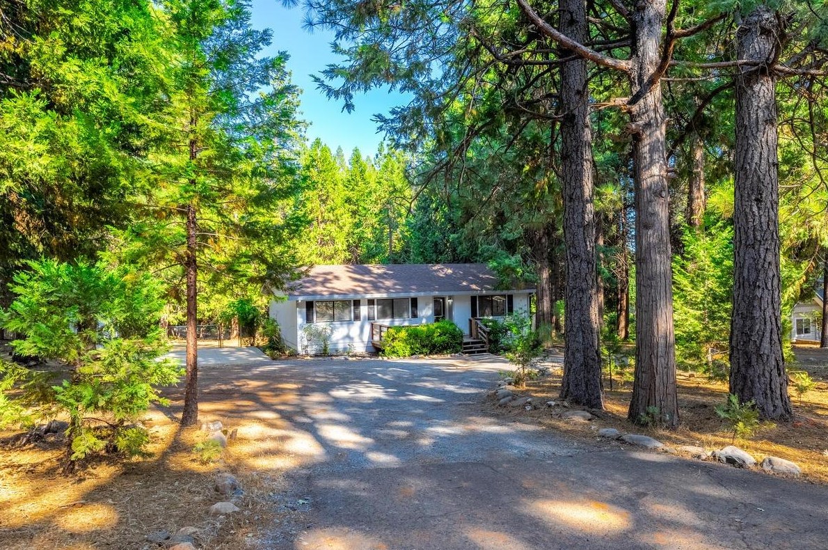 5695 Happy Pines Dr, Michigan Bluff, CA 95631