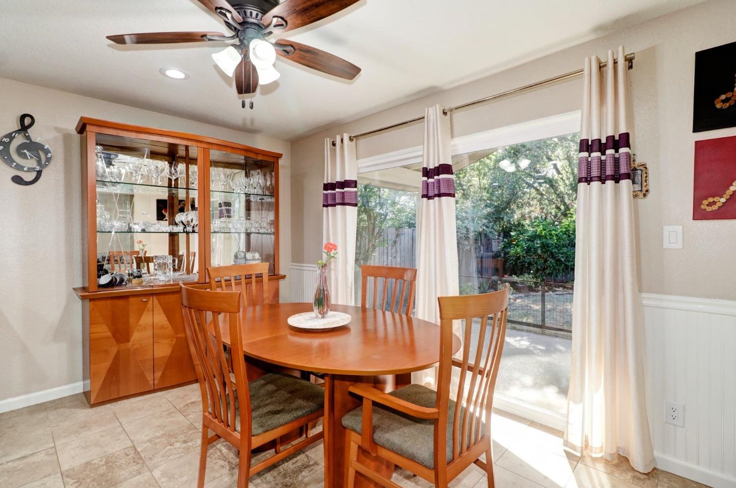 1525 Sierra Gardens Dr, Roseville CA 95661-3620 exterior