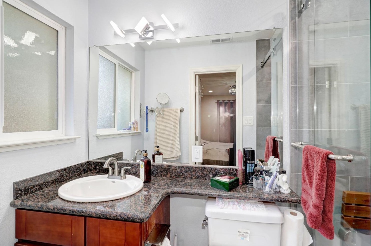 1525 Sierra Gardens Dr, Roseville CA 95661-3620 exterior