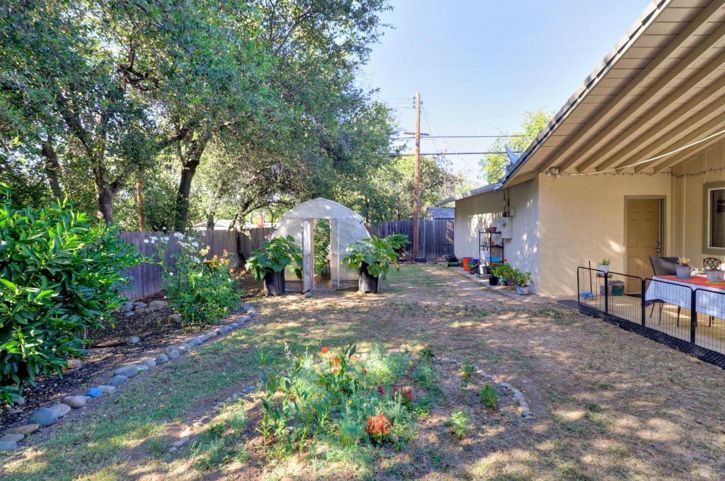 1525 Sierra Gardens Dr, Roseville CA 95661-3620 exterior