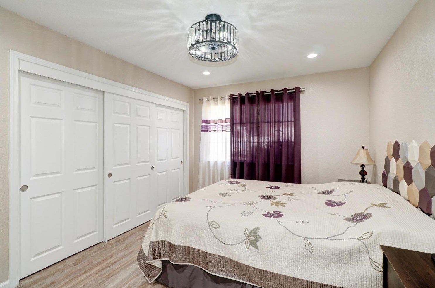 1525 Sierra Gardens Dr, Roseville CA 95661-3620 exterior