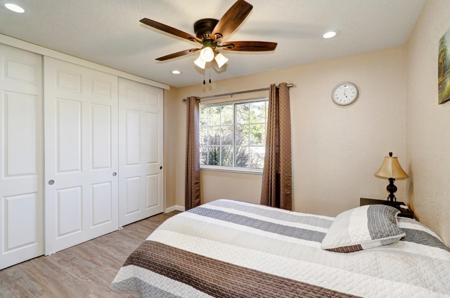 1525 Sierra Gardens Dr, Roseville CA 95661-3620 exterior