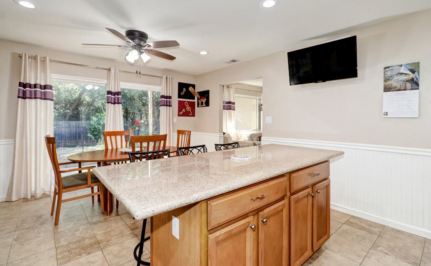 1525 Sierra Gardens Dr, Roseville CA 95661-3620 exterior