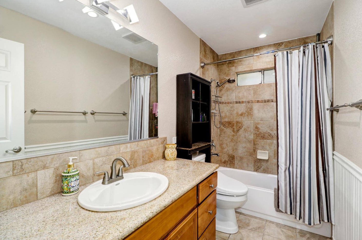 1525 Sierra Gardens Dr, Roseville CA 95661-3620 exterior