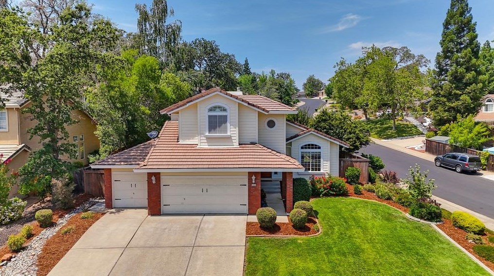 115 Manseau Dr, Folsom, CA 95630