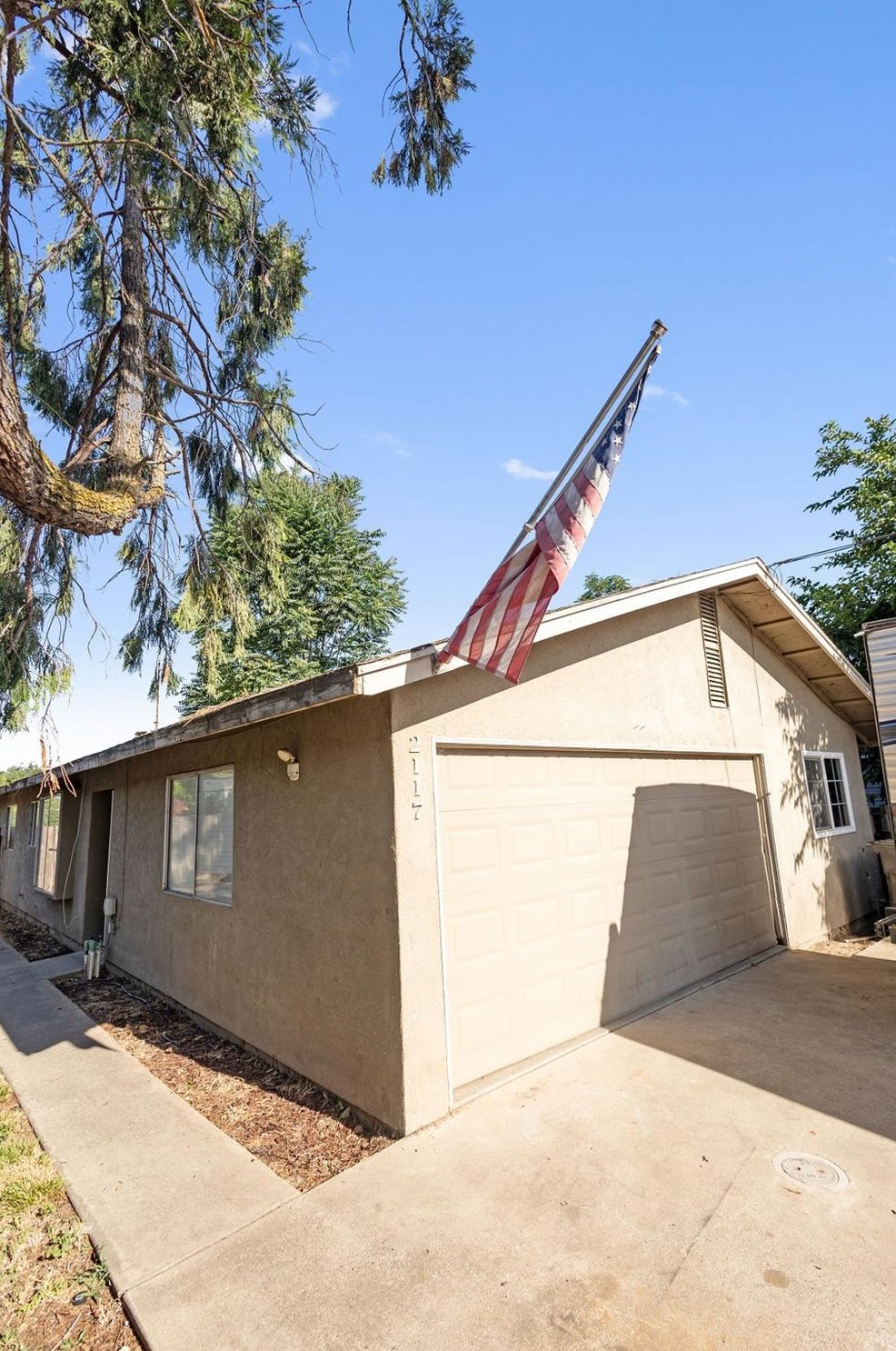 2117 4th St, Hughson, CA 95326