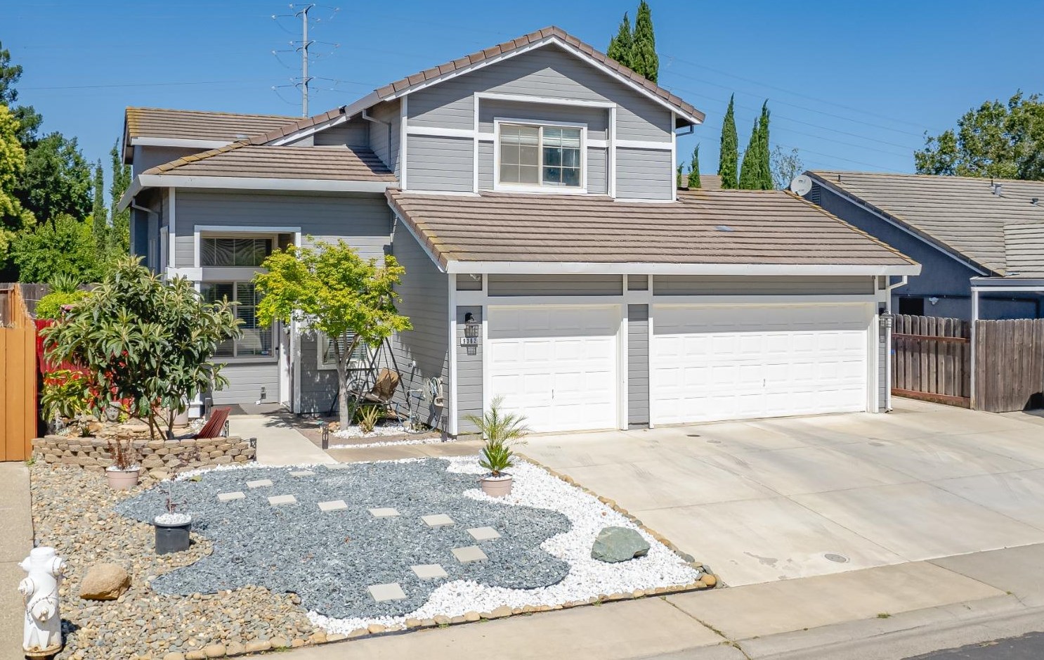 9362 Castleview Dr, Elk Grove, CA 95758-3916