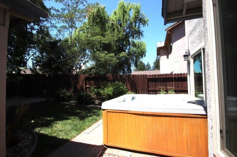 4708 Story Way, Elk Grove CA  95758-5117 exterior