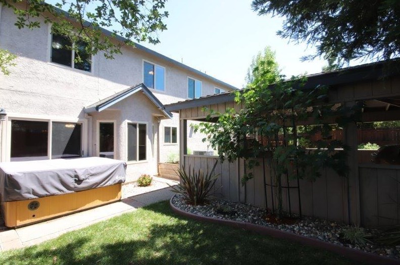 4708 Story Way, Elk Grove CA  95758-5117 exterior