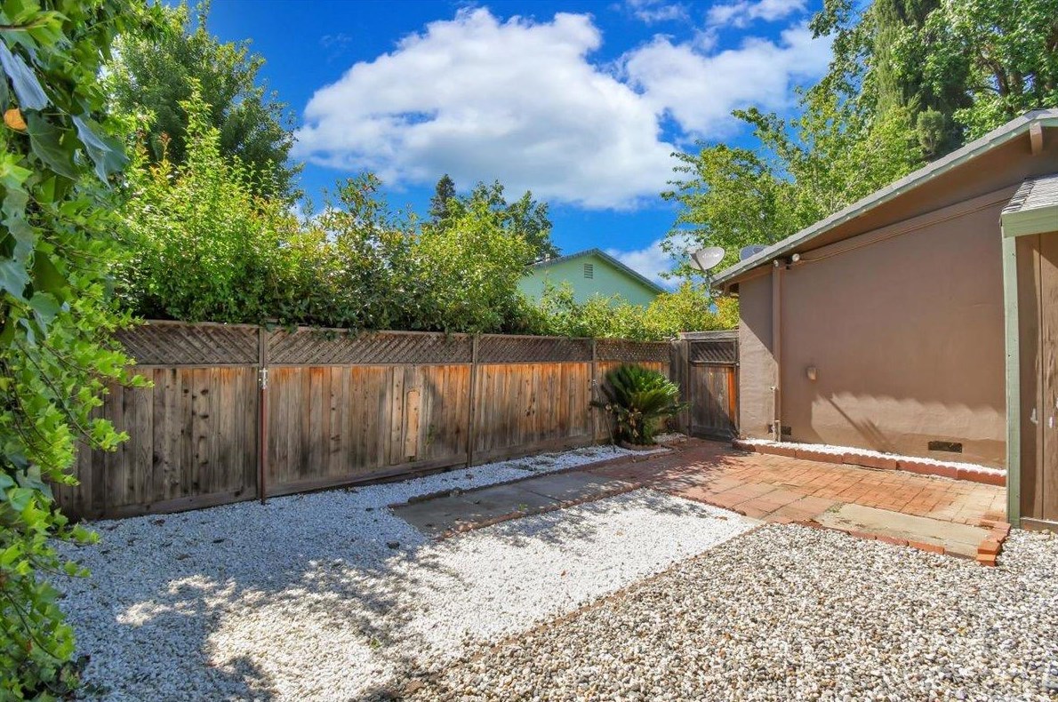 120 Park Ave, Yuba City CA 95991-5829 exterior