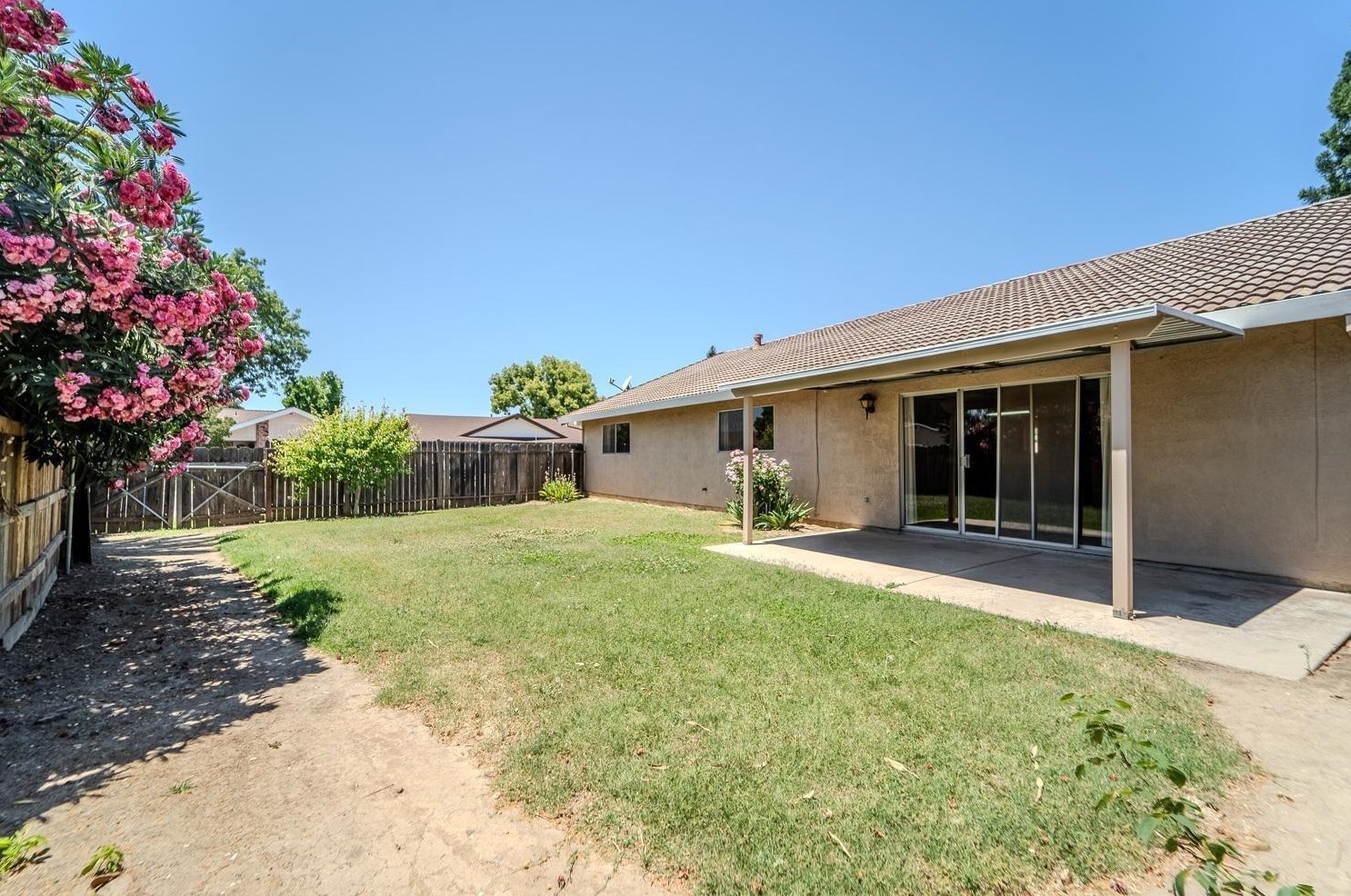 1400 Geary Cir, Yuba City CA  95993-2310 exterior