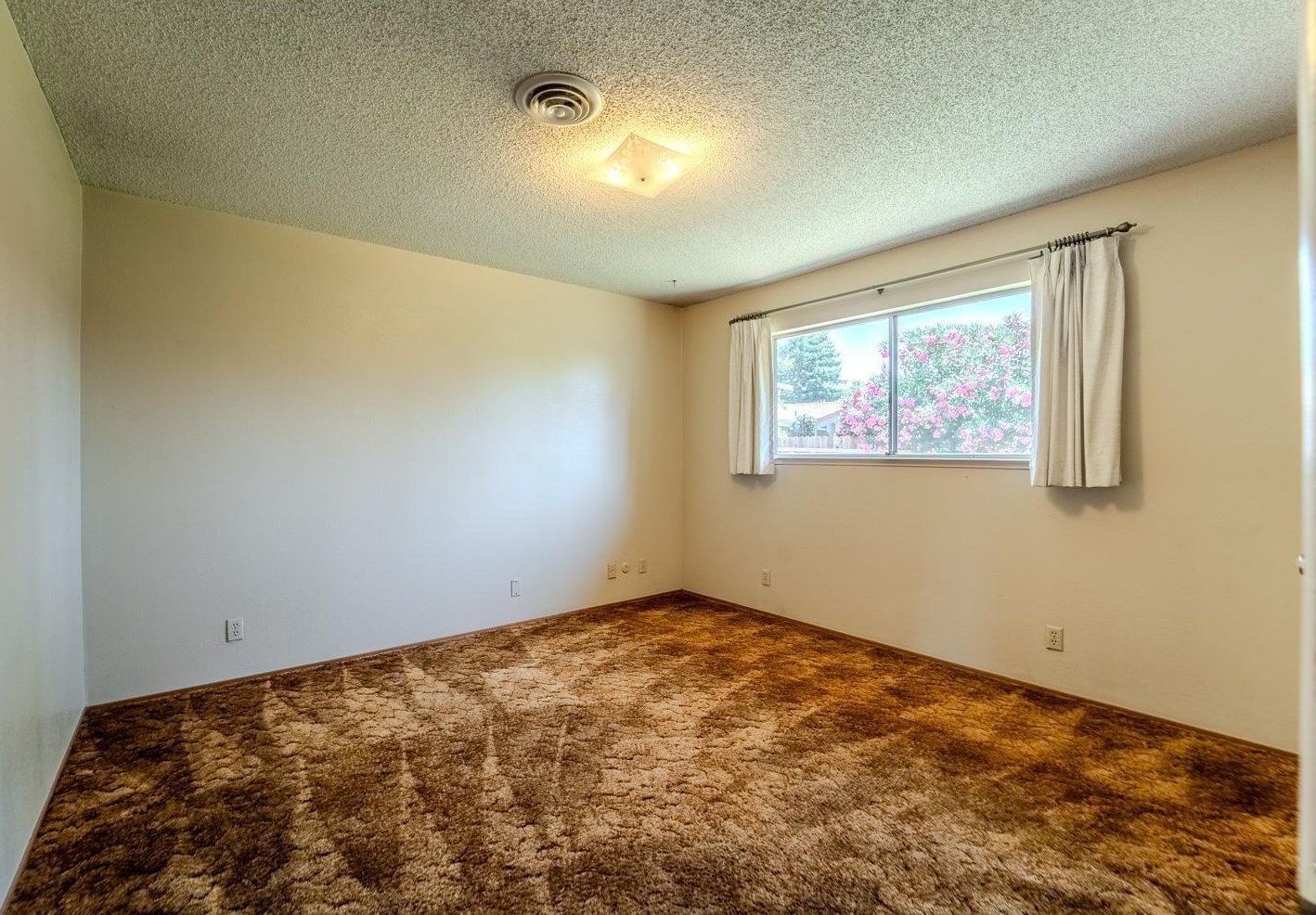 1400 Geary Cir, Yuba City CA  95993-2310 exterior