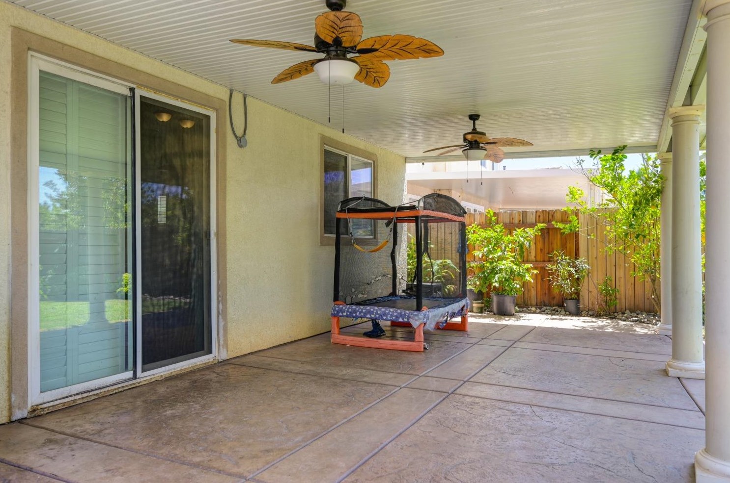 8240 Rebekah Ct, Sacramento CA  95829-9514 exterior