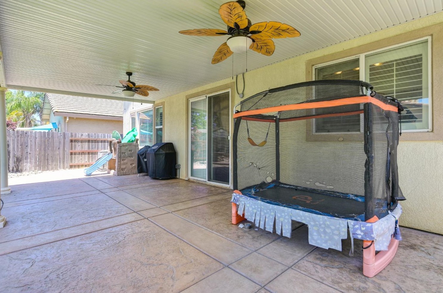 8240 Rebekah Ct, Sacramento CA  95829-9514 exterior