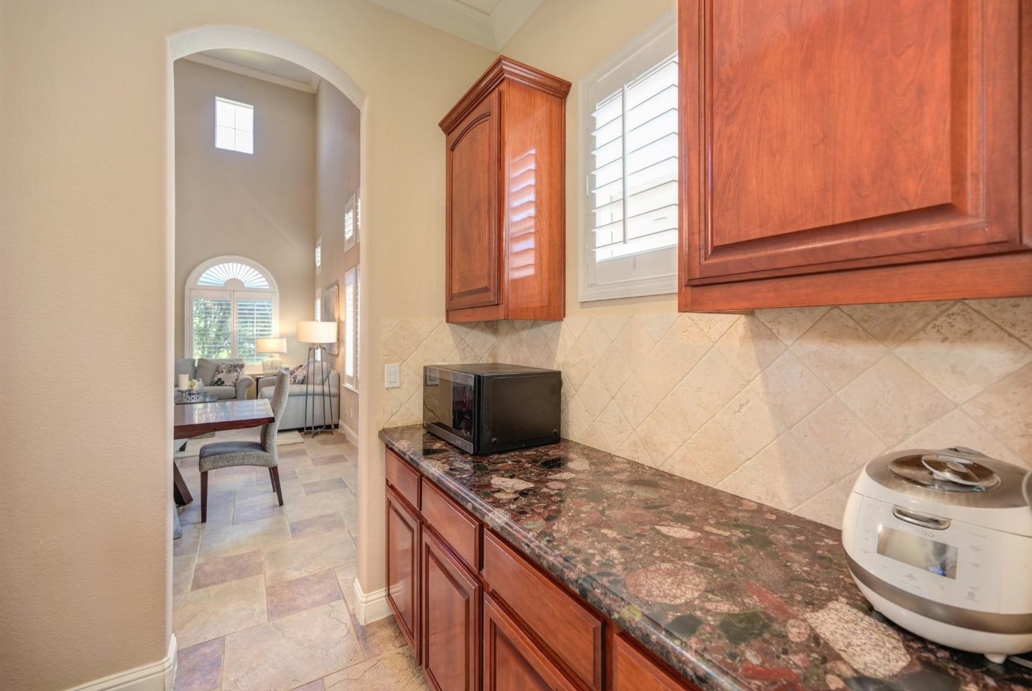8240 Rebekah Ct, Sacramento CA  95829-9514 exterior