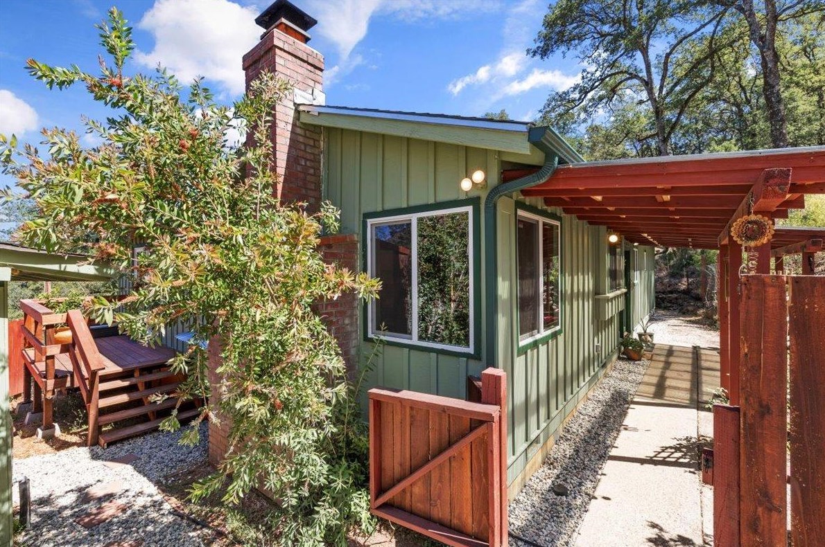 10131 Potlicker Rd, Grass Valley CA  95949-9060 exterior