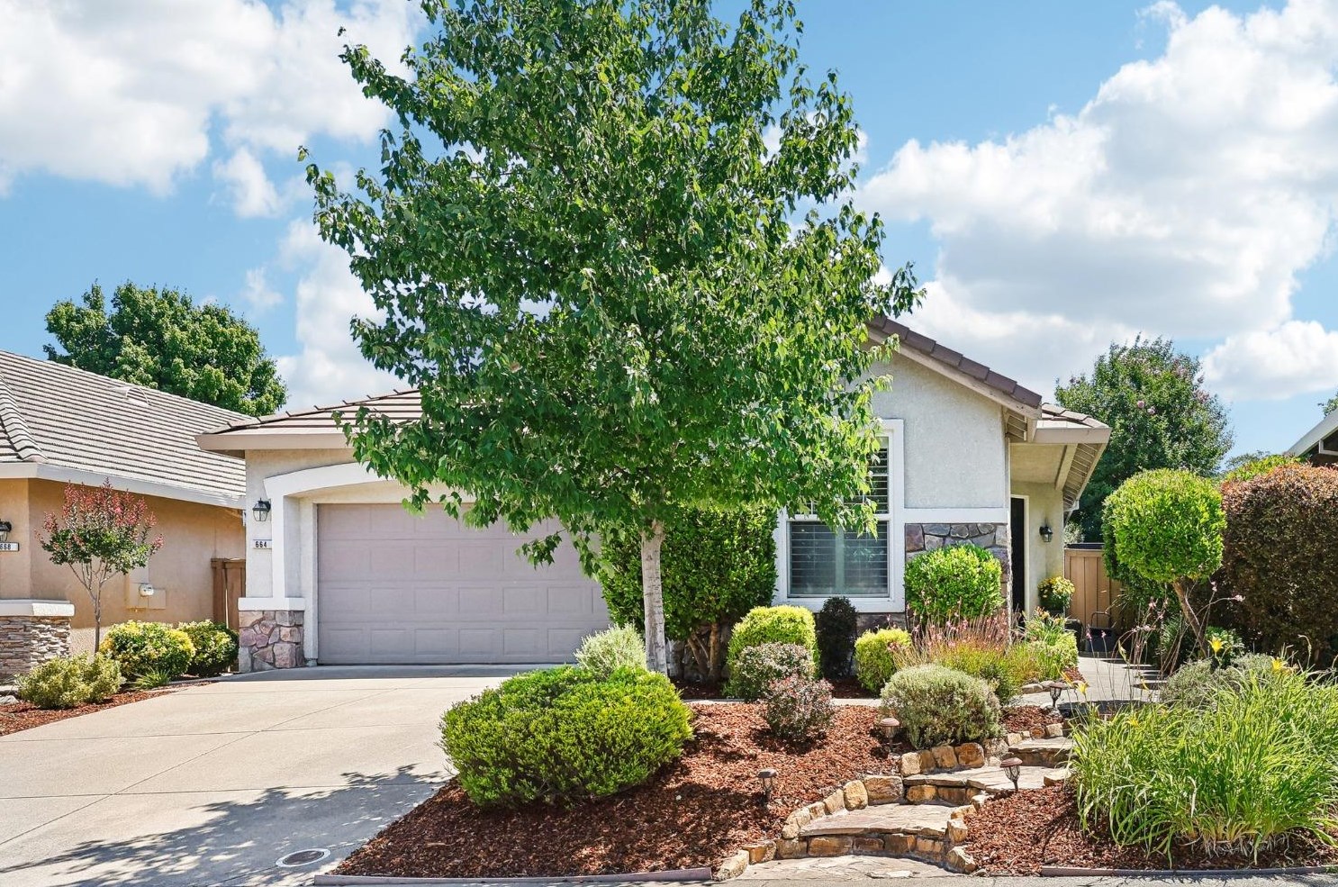 664 Plum Creek Ct, Folsom, CA 95630
