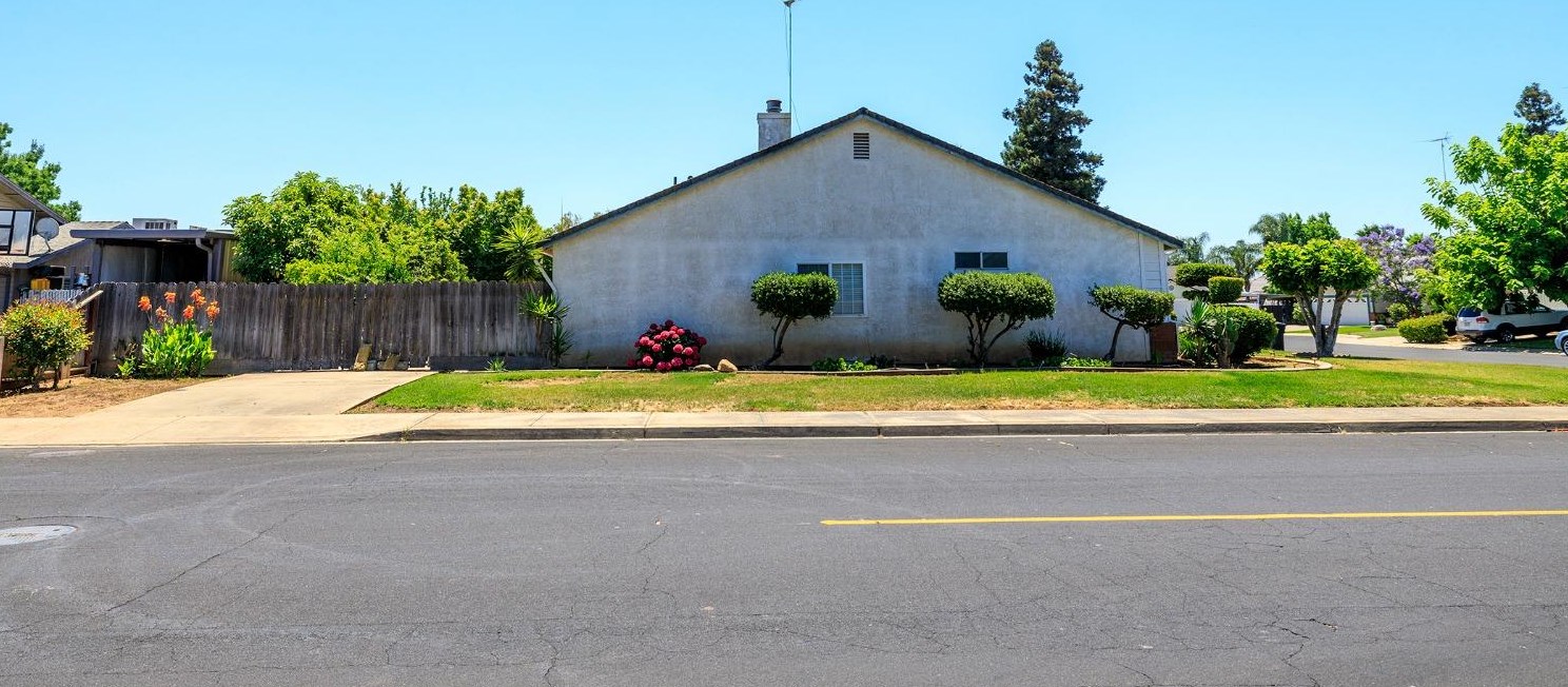 5930 Secretariat Ct, Riverbank CA  95367-3076 exterior