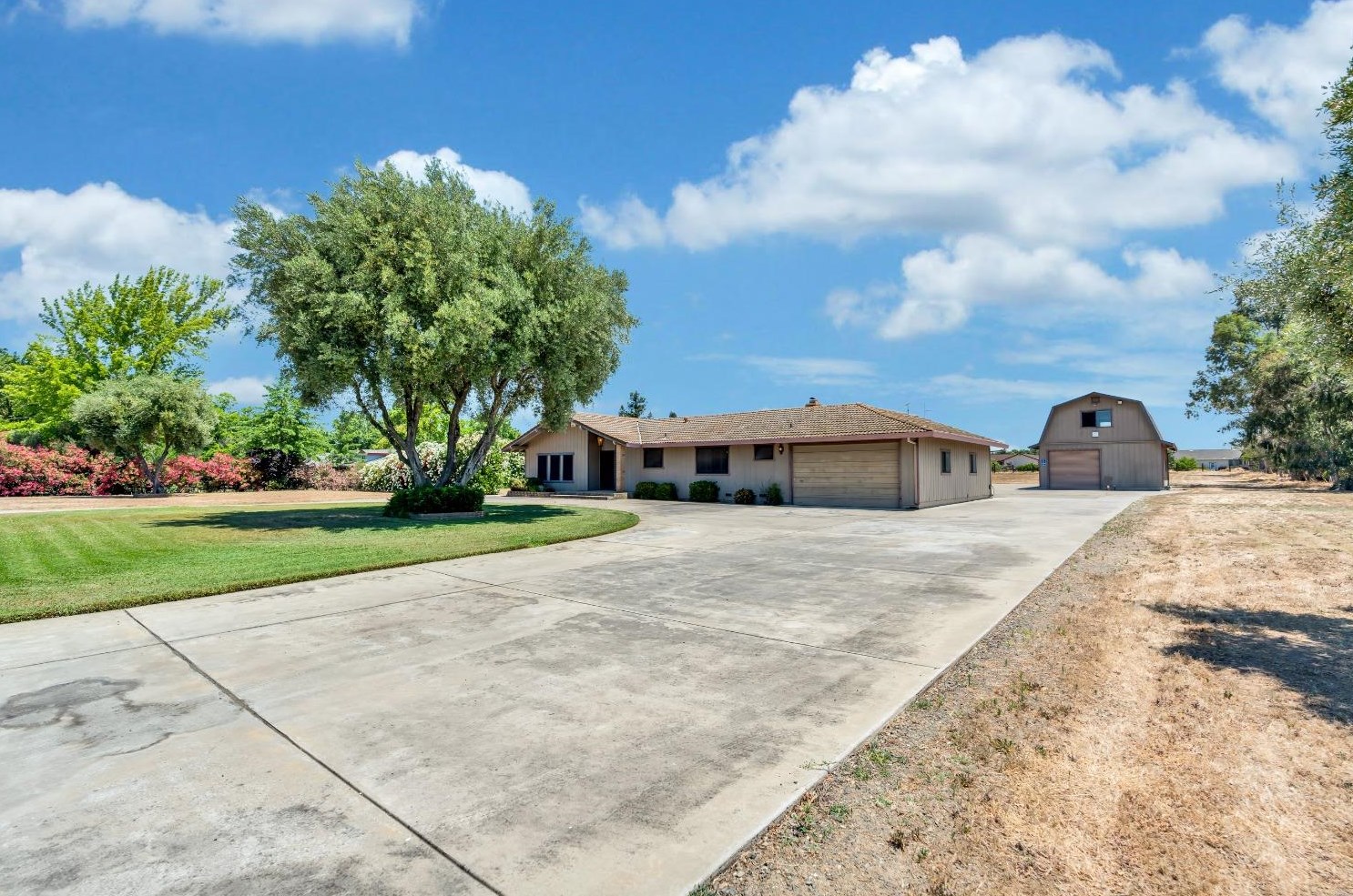 8761 Bamarcia Dr, Elk Grove, CA 95624-9445
