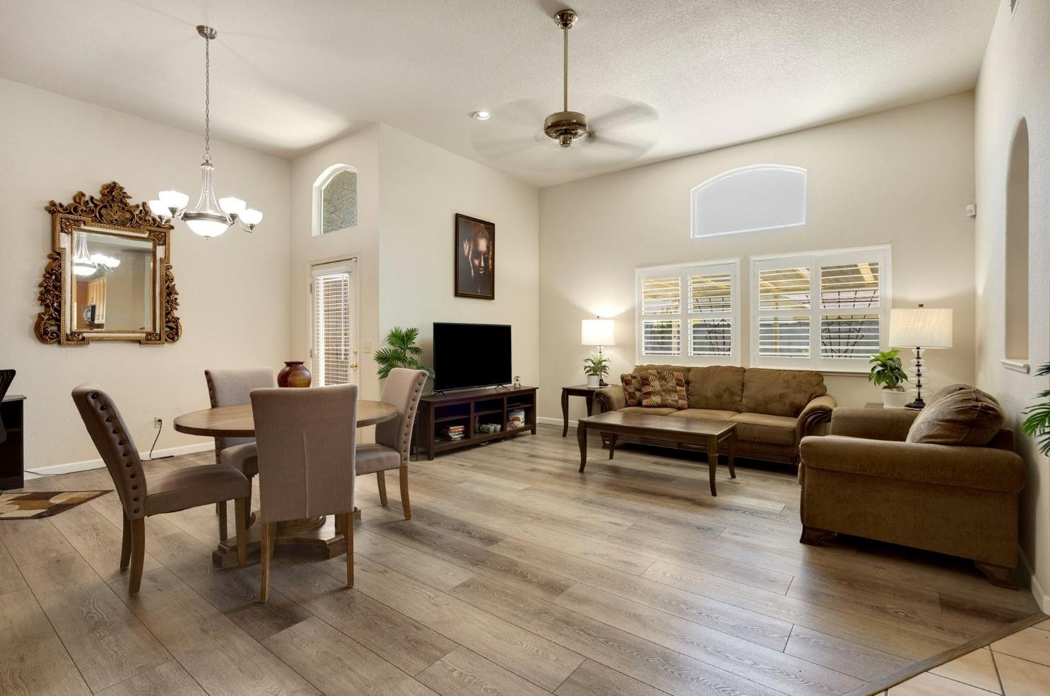 7124 Sunbreeze Ln, Sacramento CA  95828-6263 exterior