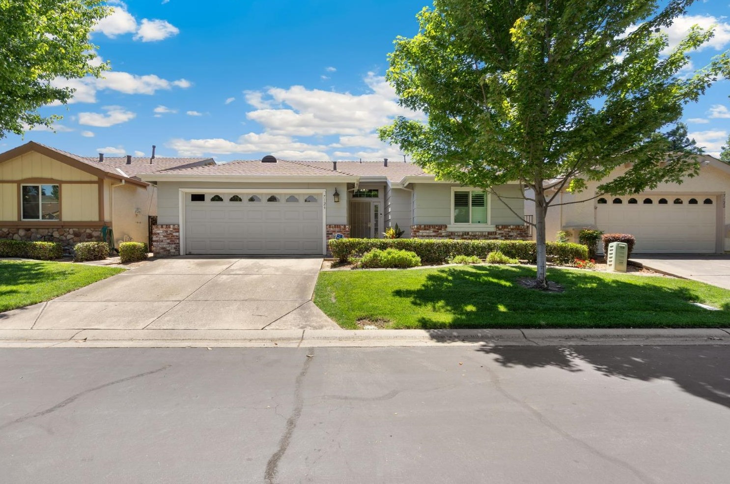 7124 Sunbreeze Ln, Sacramento, CA 95828-6247