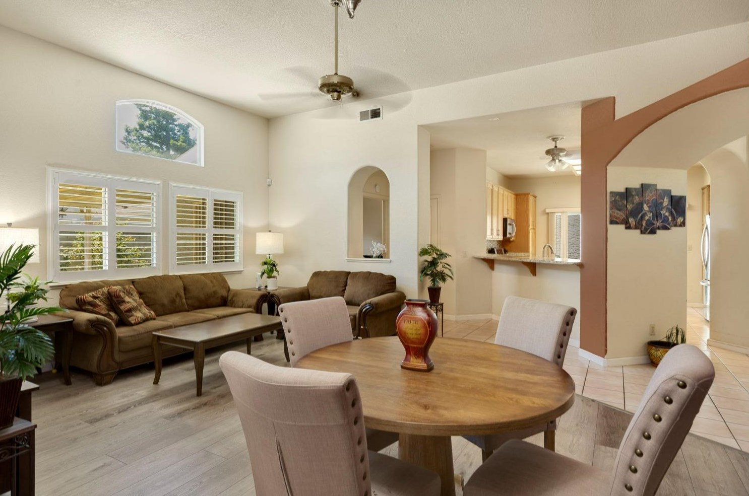 7124 Sunbreeze Ln, Sacramento CA  95828-6263 exterior