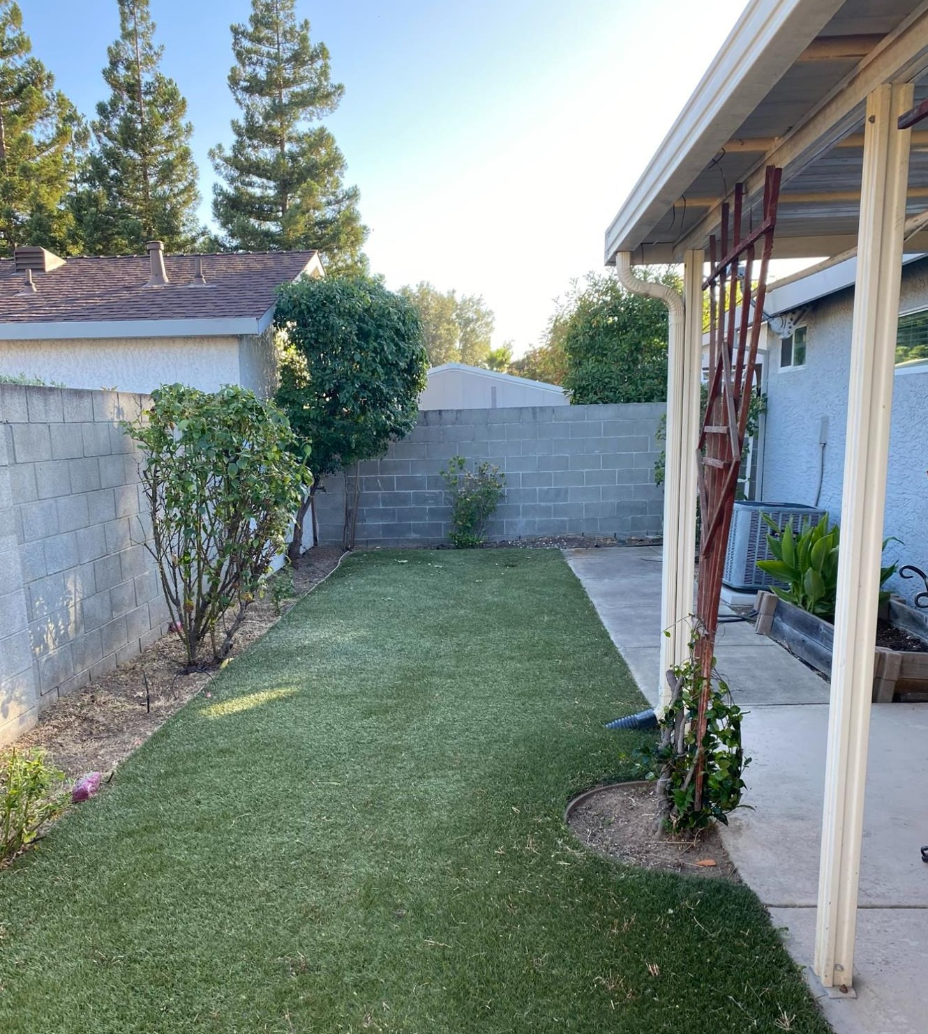 7124 Sunbreeze Ln, Sacramento CA  95828-6263 exterior