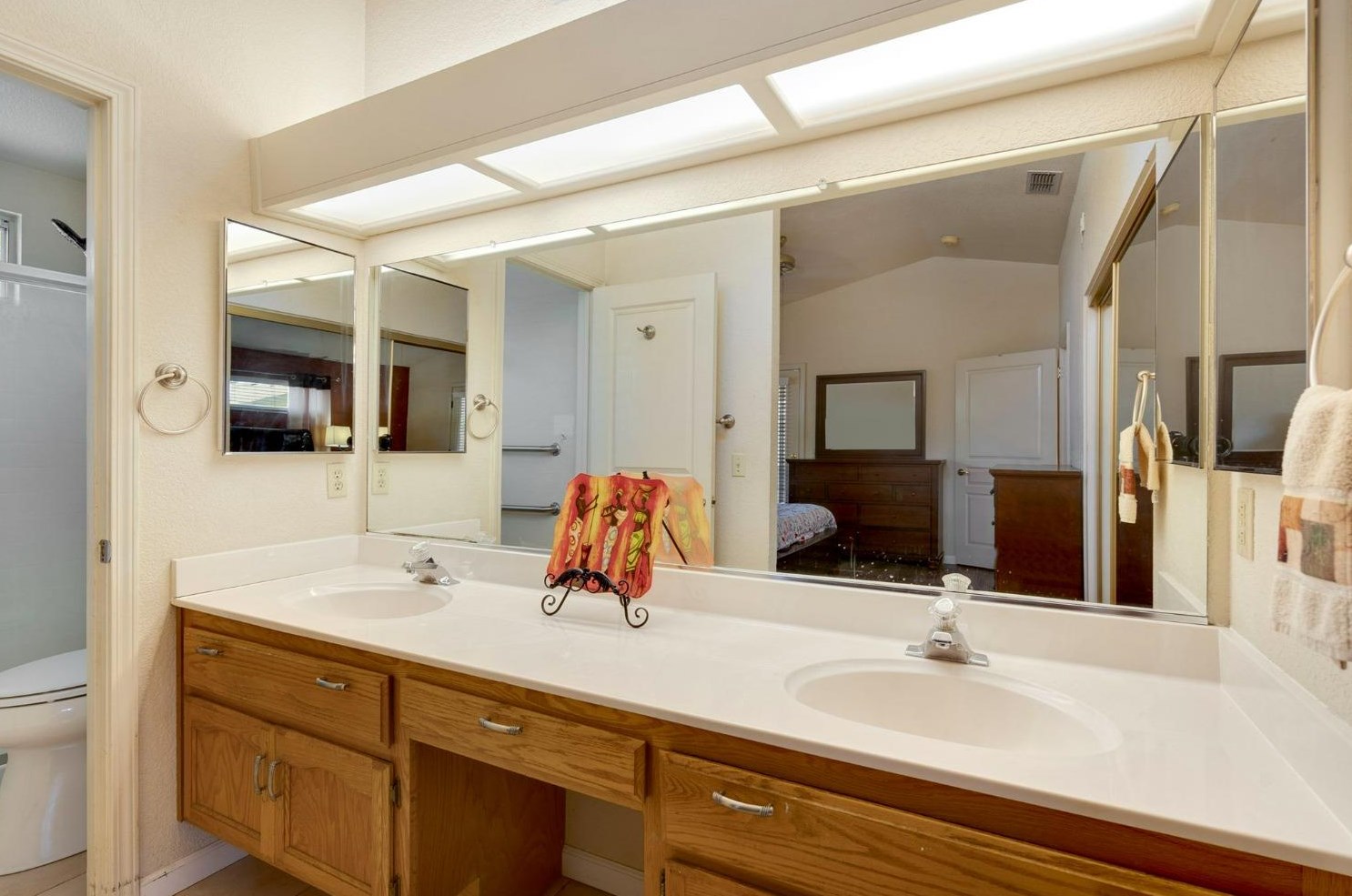 7124 Sunbreeze Ln, Sacramento CA  95828-6263 exterior