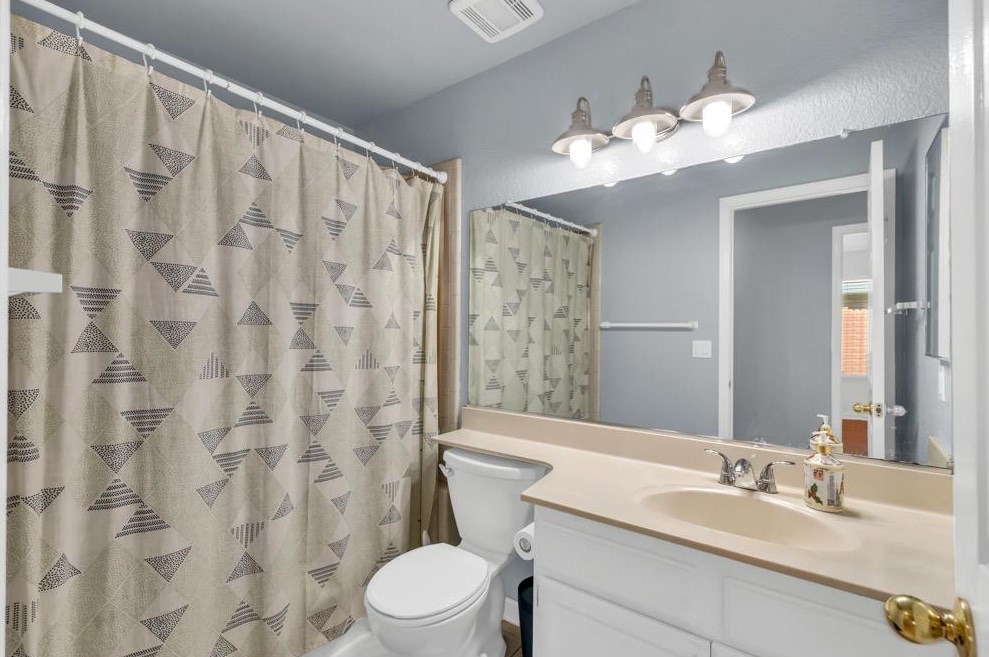 256 Arlington Cir, Woodland CA  95695-2878 exterior