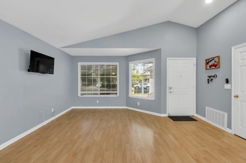 256 Arlington Cir, Woodland CA  95695-2878 exterior