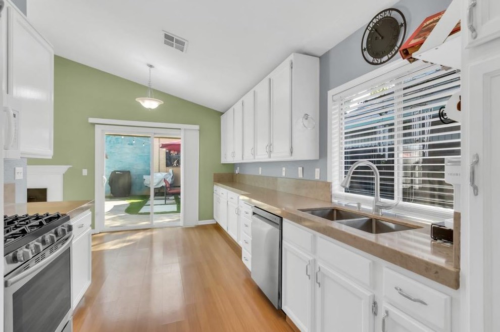 256 Arlington Cir, Woodland CA  95695-2878 exterior