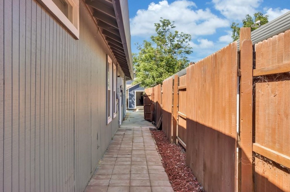 256 Arlington Cir, Woodland CA  95695-2878 exterior