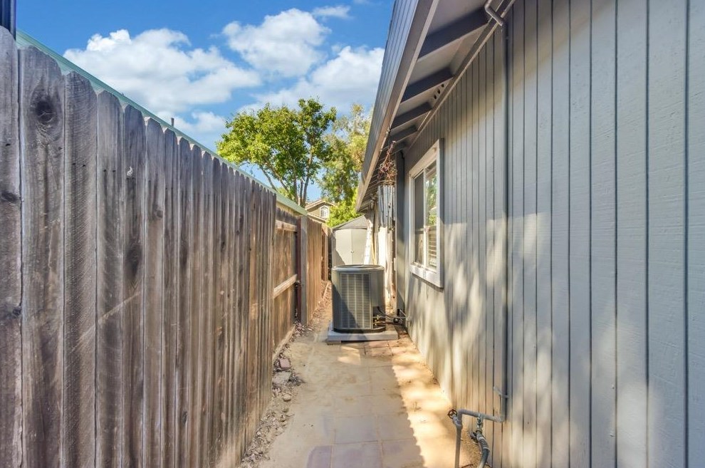 256 Arlington Cir, Woodland CA  95695-2878 exterior