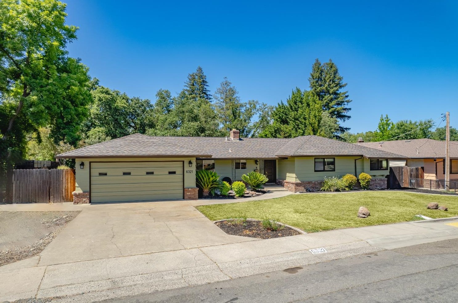 6321 Moraga Dr, Carmichael, CA 95608
