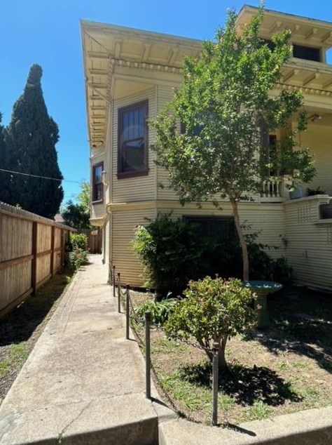 1716 T St, Sacramento, CA 95811-7214