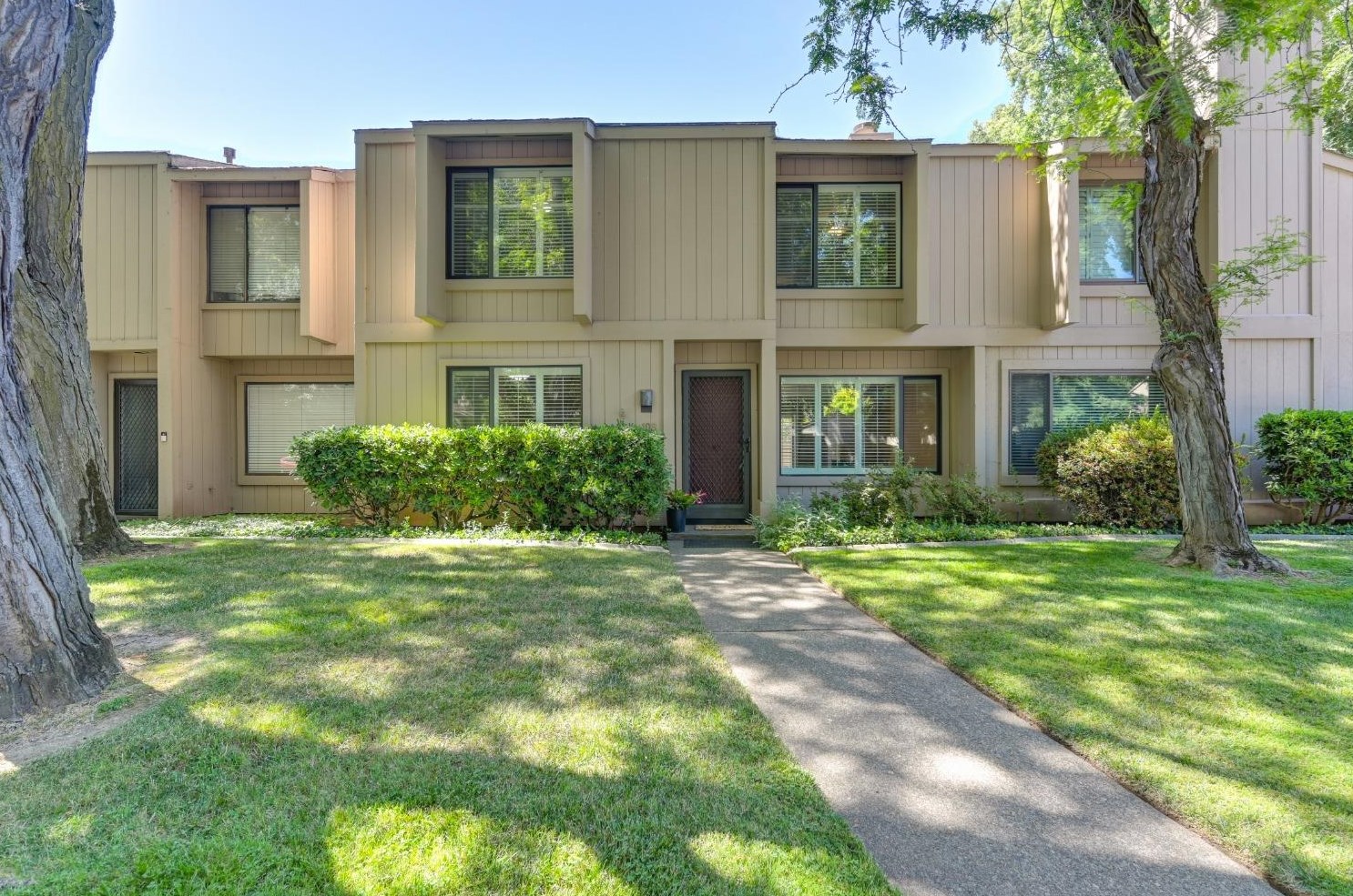 108 Hartnell Pl, Sacramento, CA 95825-6610