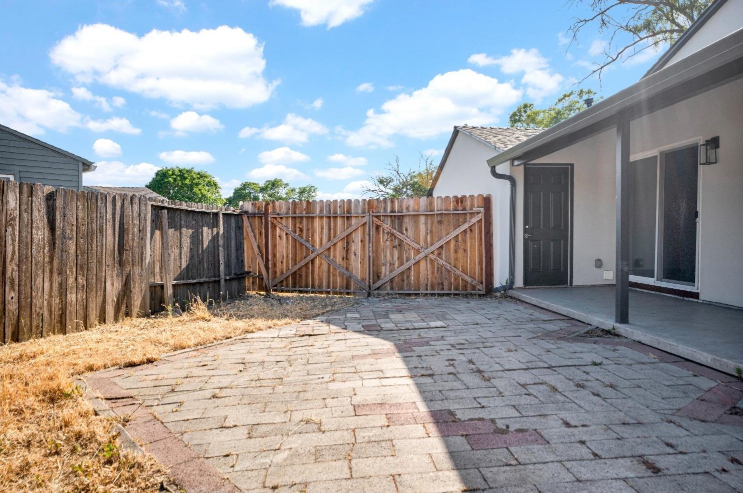 7421 Circle Pkwy, Sacramento CA  95823-3125 exterior
