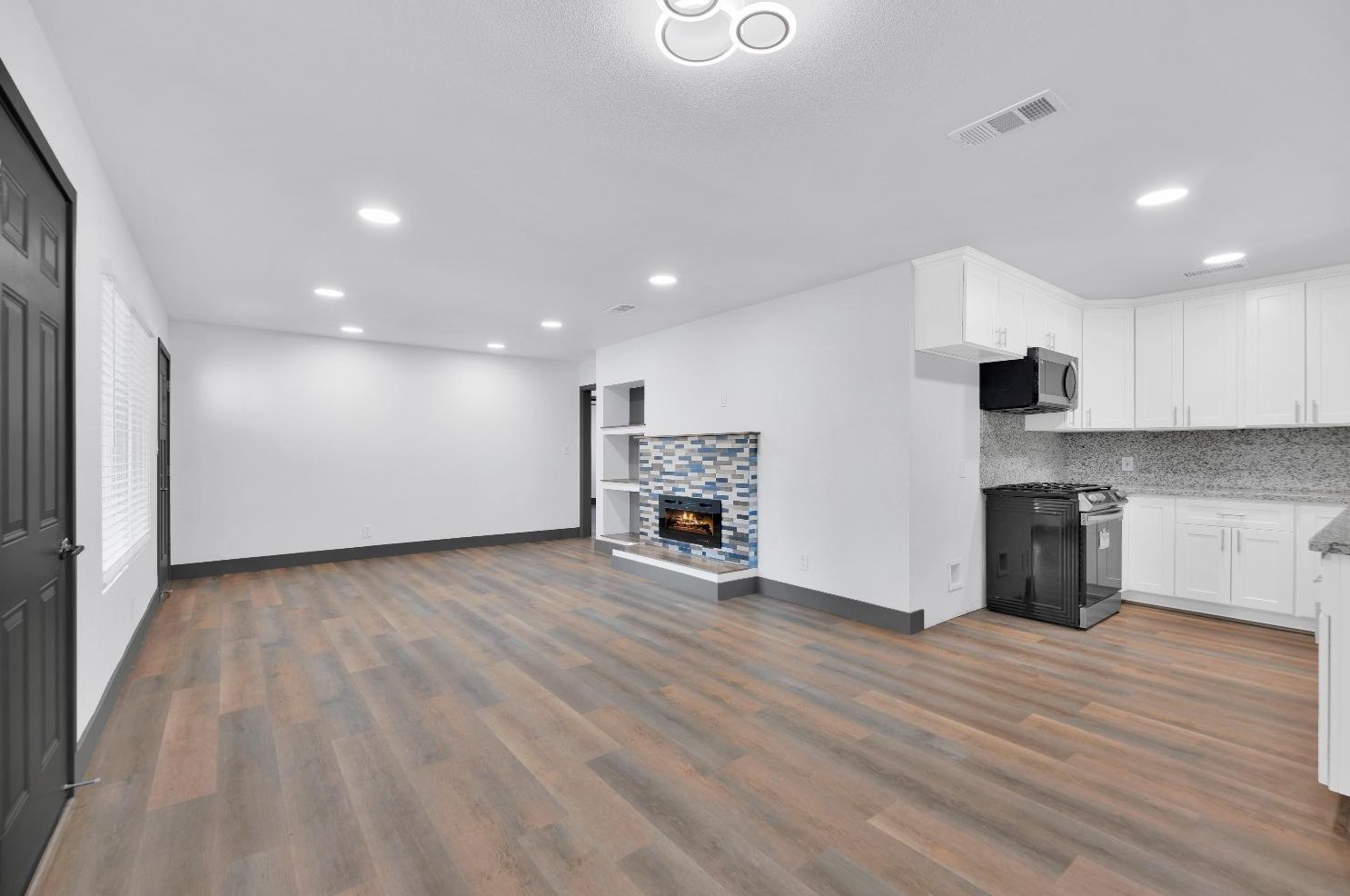 7421 Circle Pkwy, Sacramento CA  95823-3125 exterior