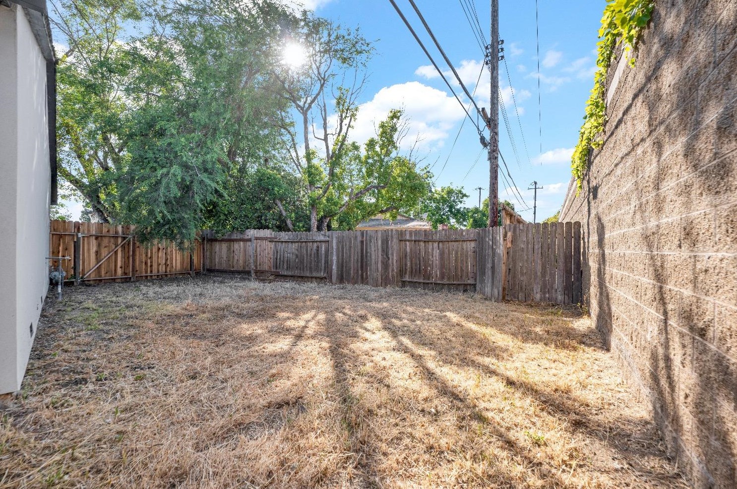 7421 Circle Pkwy, Sacramento CA  95823-3125 exterior