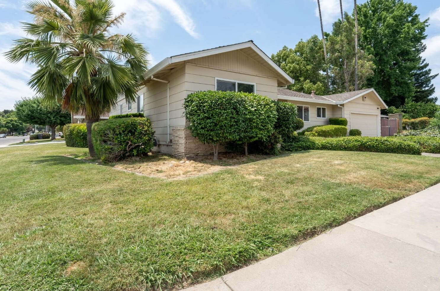 6270 Greenhaven Dr, Sacramento, CA 95831-1610