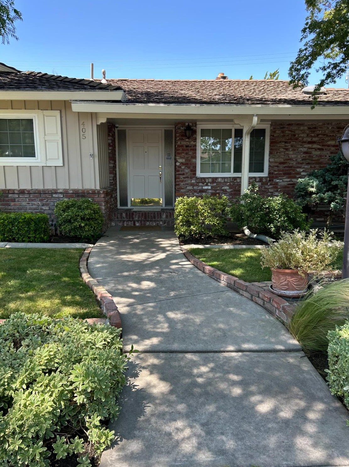 405 Robin Hood Dr, Modesto, CA 95350