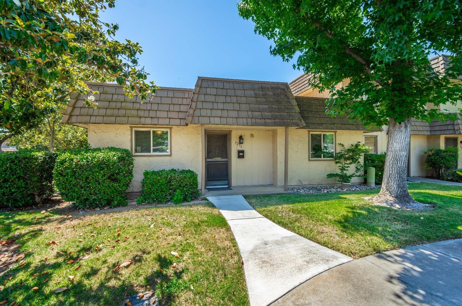 3256 Via Grande, Sacramento, CA 95825-2011