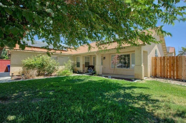 2074 Hastings Dr, Los Banos, CA 93635