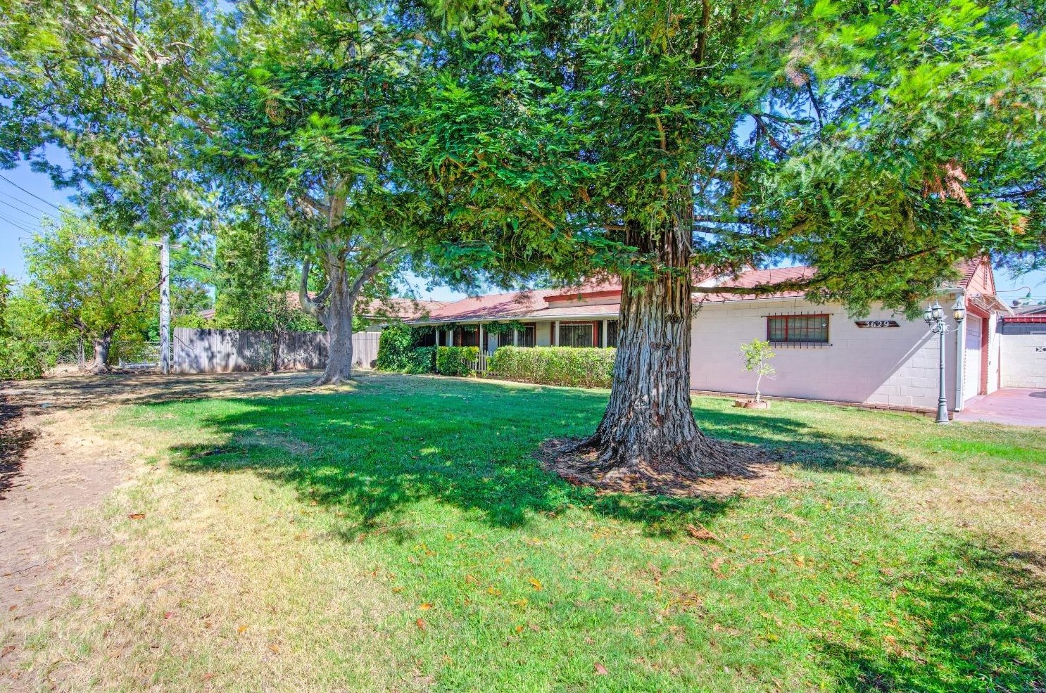 3629 Whitney Ave, Sacramento, CA 95821-3127