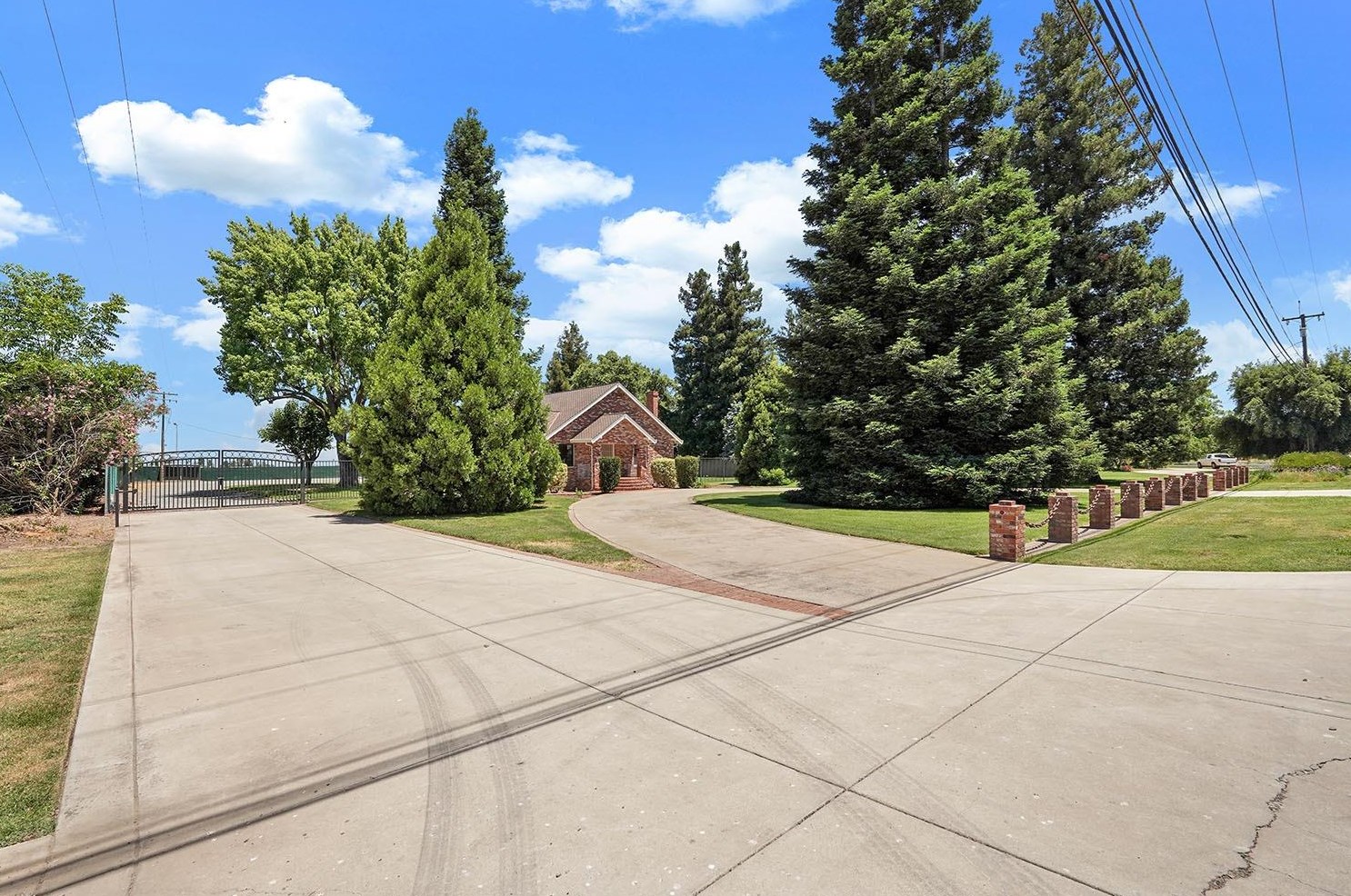 5117 E Woodbridge Rd, Acampo, CA 95220