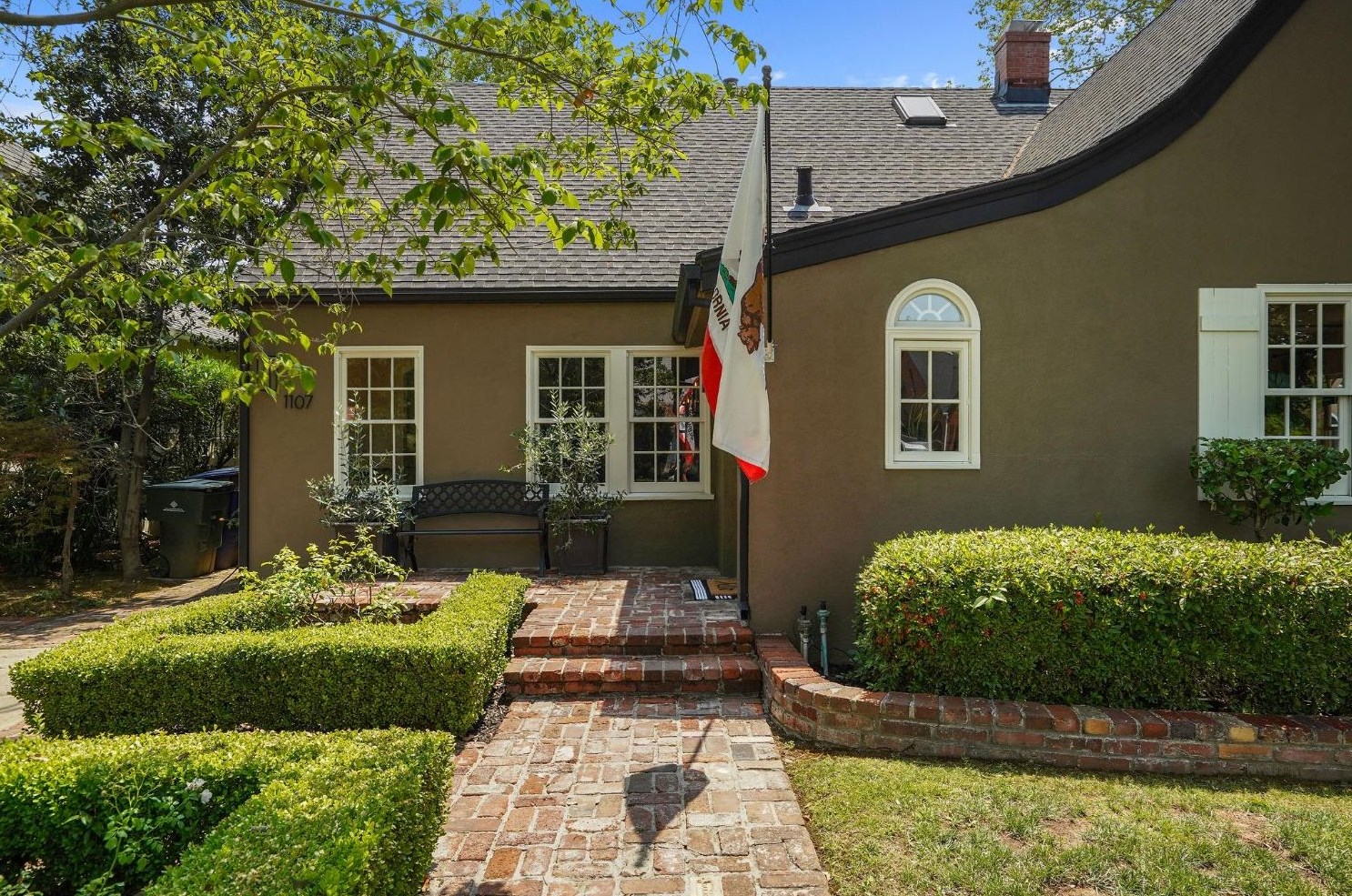 1107 47th St, Sacramento CA  95819-3703 exterior