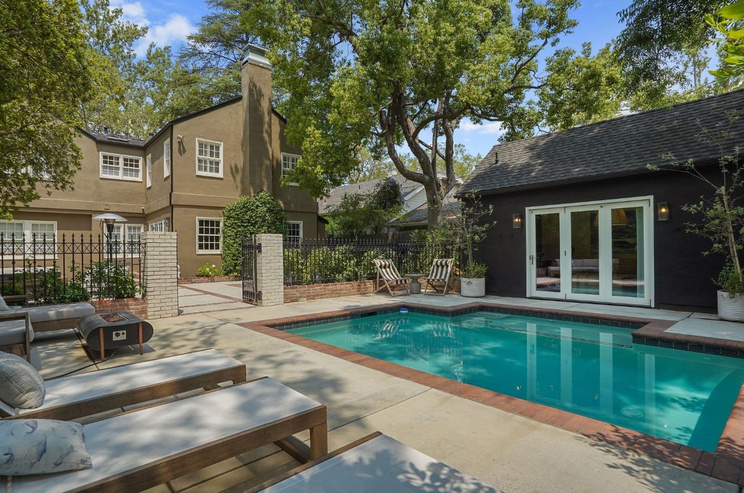 1107 47th St, Sacramento CA  95819-3703 exterior