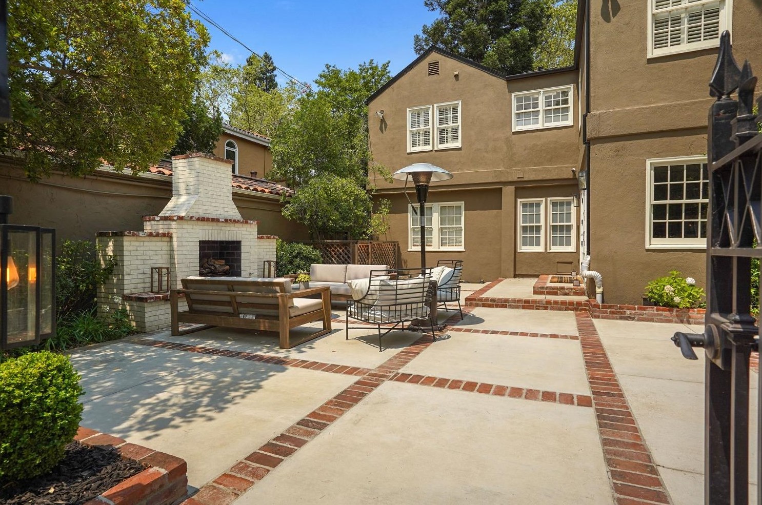 1107 47th St, Sacramento CA  95819-3703 exterior