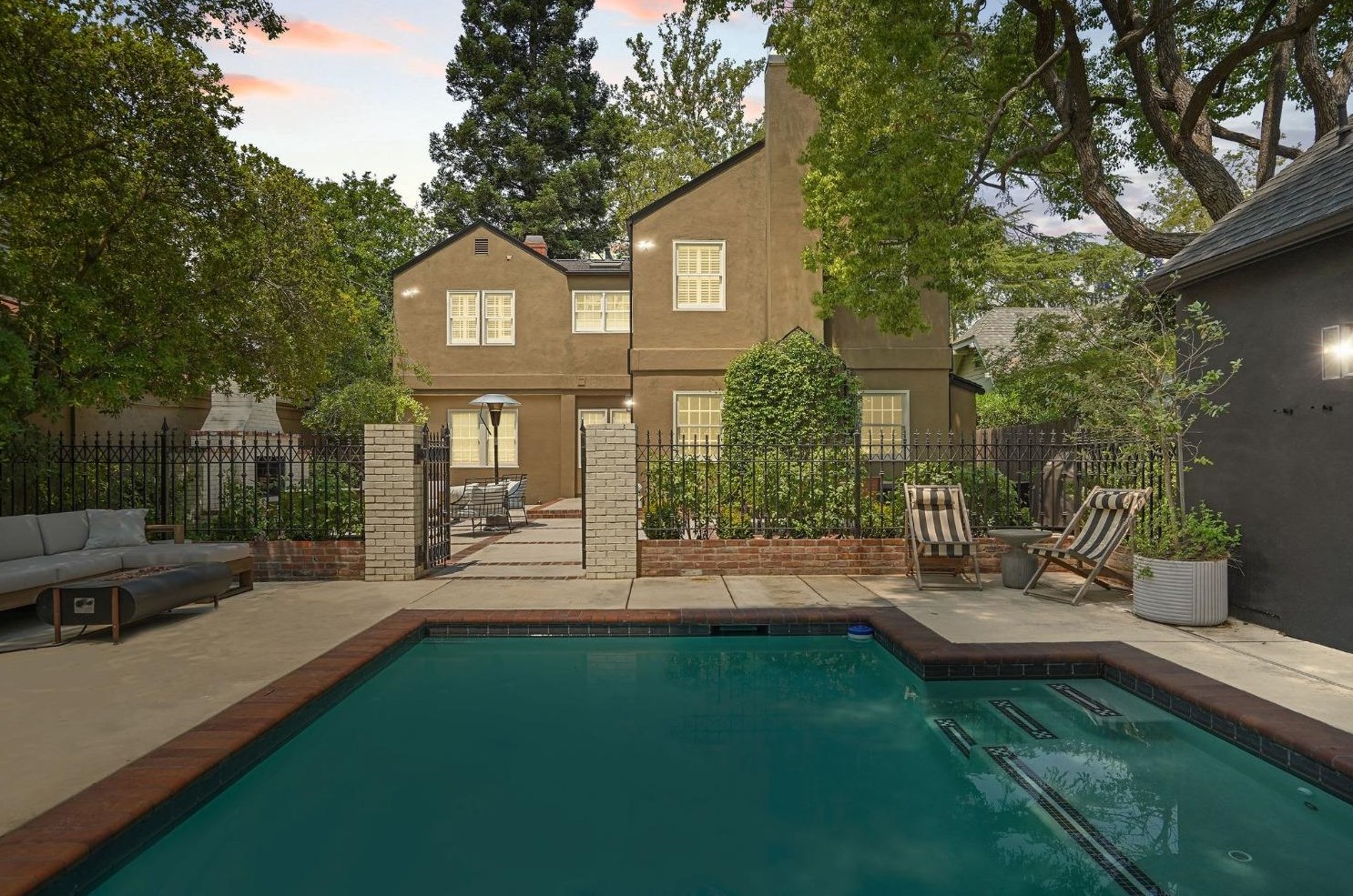 1107 47th St, Sacramento CA  95819-3703 exterior